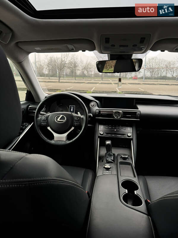 Седан Lexus IS 2017 в Львове фото 13 Седан Lexus IS 2017 в Львове