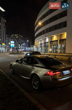 Седан Lexus IS 2017 в 