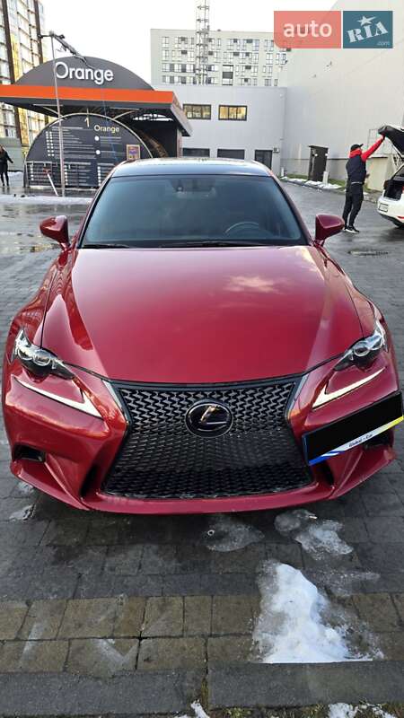 Седан Lexus IS 2015 в Львове