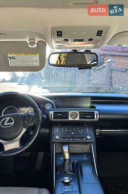 Седан Lexus IS 2014 в Черновцах