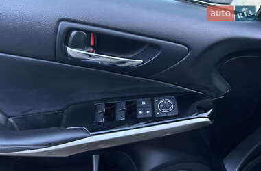 Седан Lexus IS 2014 в 
