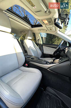 Седан Lexus IS 2014 в 