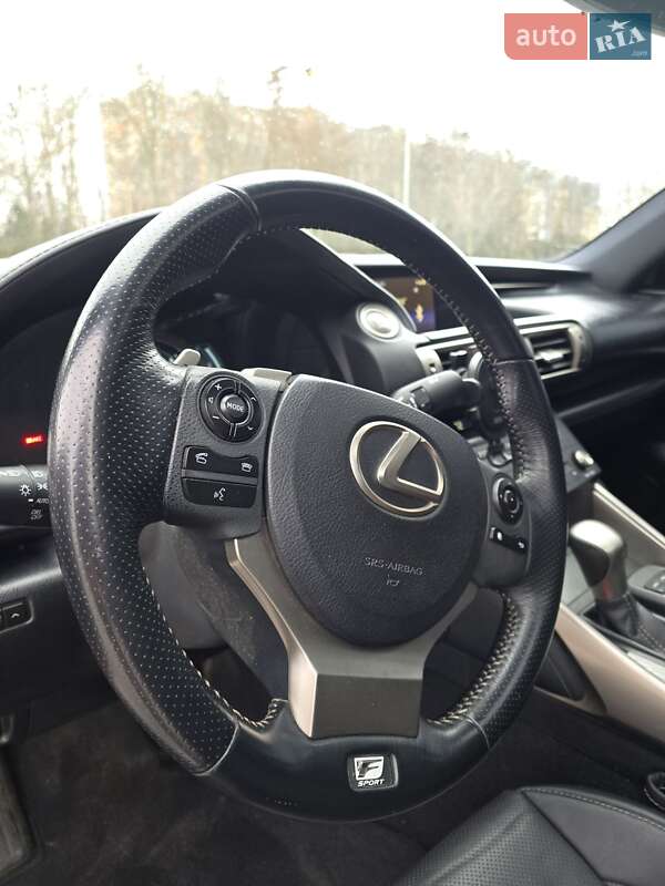 Седан Lexus IS 2015 в Львове
