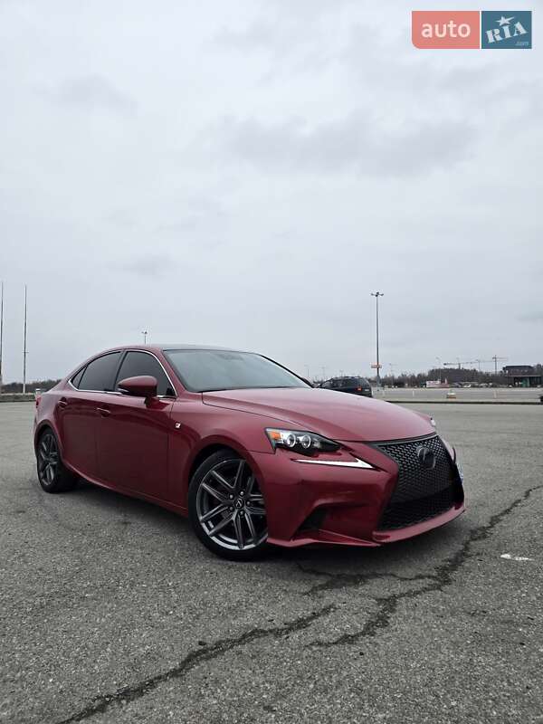 Седан Lexus IS 2015 в Львове
