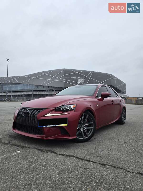 Седан Lexus IS 2015 в Львове