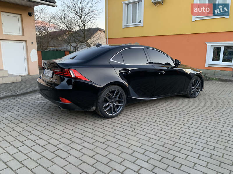 Седан Lexus IS 2014 в Львові