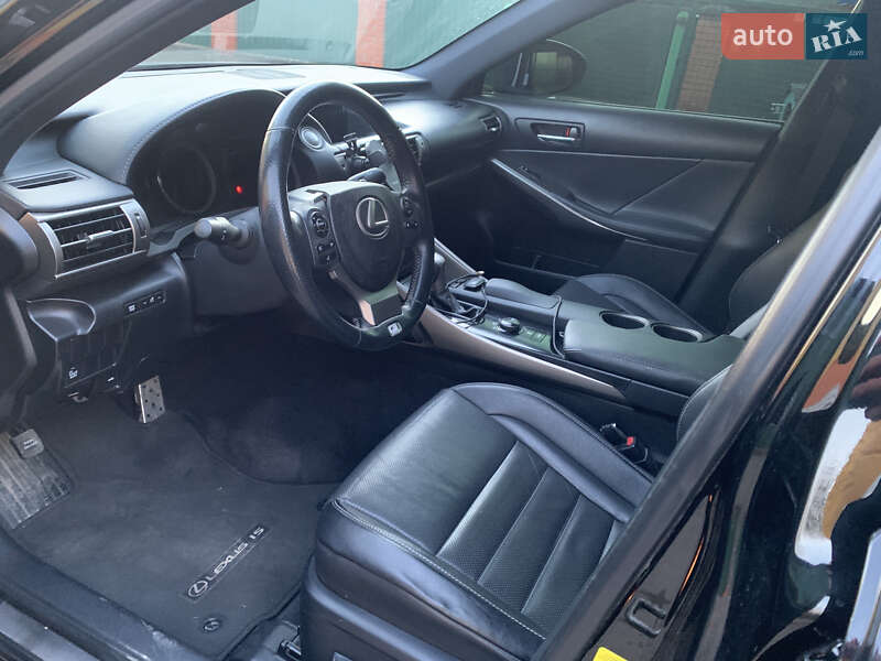 Седан Lexus IS 2014 в Львові