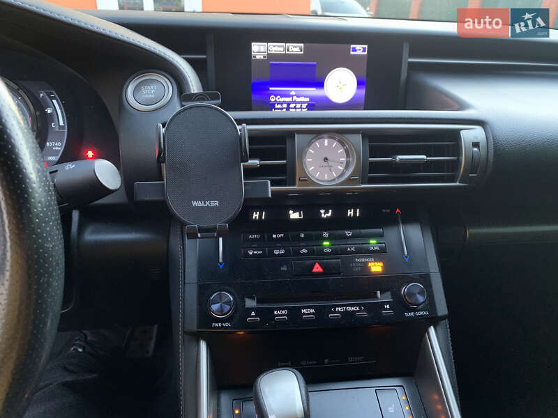 Седан Lexus IS 2014 в Львові