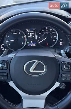 Седан Lexus IS 2018 в 
