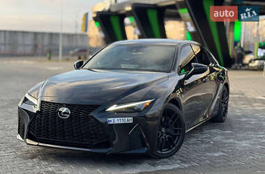 Седан Lexus IS 2021 в 