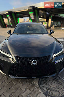 Седан Lexus IS 2021 в 