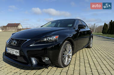Седан Lexus IS 2016 в 
