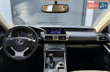 Седан Lexus IS 2016 в 