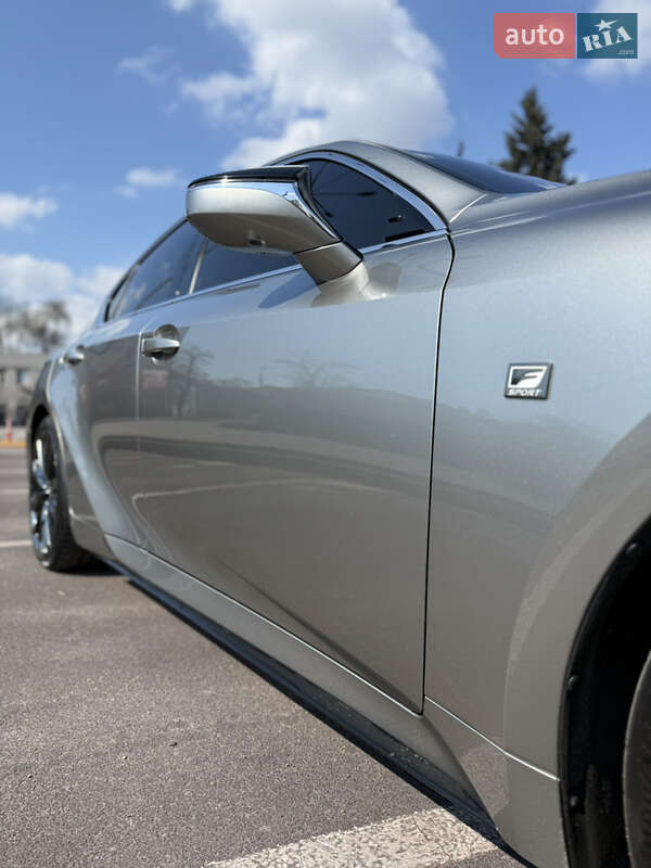 Седан Lexus IS 2023 в Дніпрі фото 16 Седан Lexus IS 2023 в Дніпрі