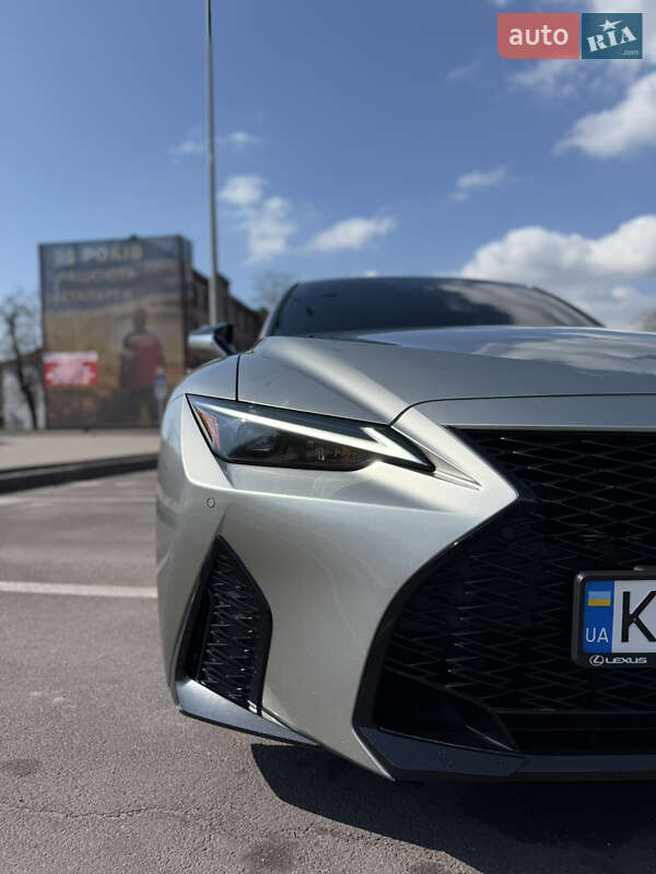 Седан Lexus IS 2023 в Дніпрі фото 17 Седан Lexus IS 2023 в Дніпрі