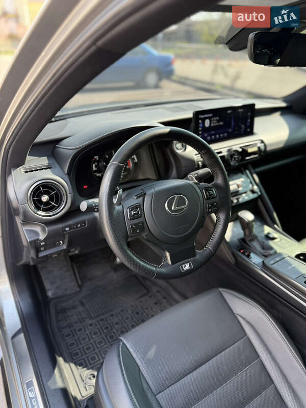 Седан Lexus IS 2023 в Дніпрі фото 23 Седан Lexus IS 2023 в Дніпрі
