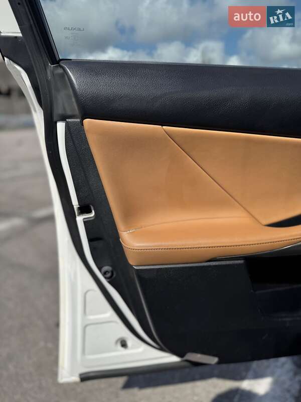 Седан Lexus IS 2013 в Полтаві