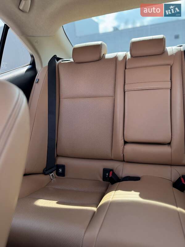 Седан Lexus IS 2013 в Полтаві