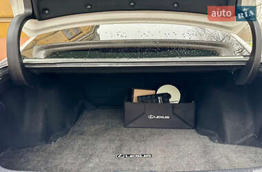 Седан Lexus IS 2022 в 