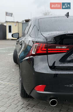 Седан Lexus IS 2015 в 