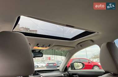 Седан Lexus IS 2014 в 