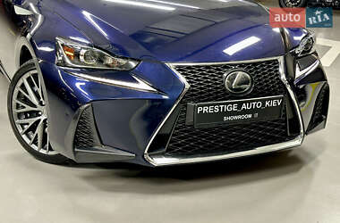 Седан Lexus IS 2017 в 