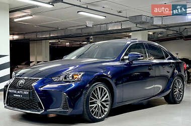 Седан Lexus IS 2017 в 