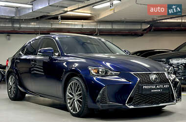 Седан Lexus IS 2017 в 