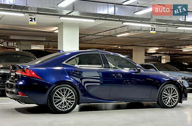 Седан Lexus IS 2017 в 