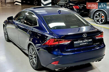Седан Lexus IS 2017 в 