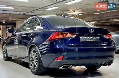 Седан Lexus IS 2017 в 