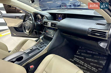 Седан Lexus IS 2017 в 