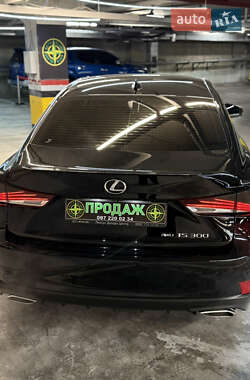 Седан Lexus IS 2016 в 