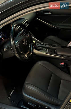 Седан Lexus IS 2016 в 