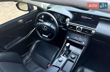 Седан Lexus IS 2016 в 