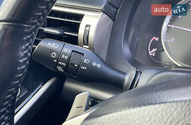 Седан Lexus IS 2014 в 