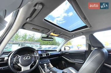 Седан Lexus IS 2014 в 