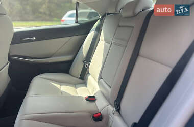 Седан Lexus IS 2014 в 