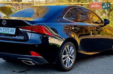 Седан Lexus IS 2017 в 