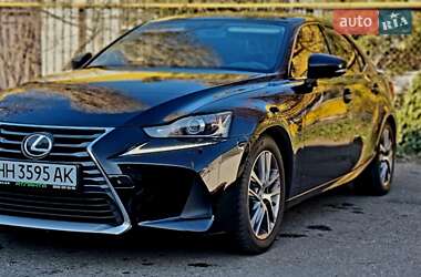 Седан Lexus IS 2017 в 