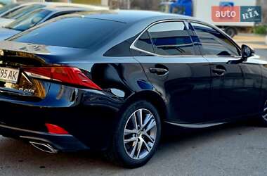 Седан Lexus IS 2017 в 