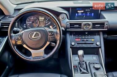 Седан Lexus IS 2017 в 