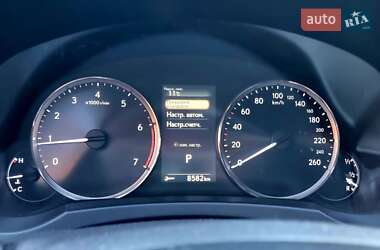 Седан Lexus IS 2017 в 