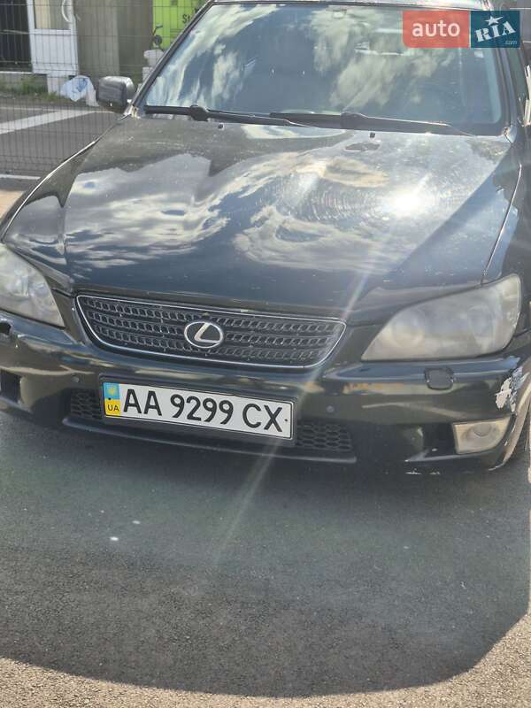 Седан Lexus IS 2004 в 