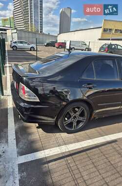 Седан Lexus IS 2004 в 