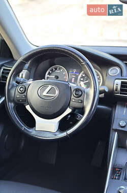 Седан Lexus IS 2016 в 