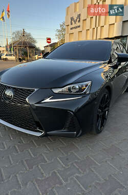 Седан Lexus IS 2019 в 