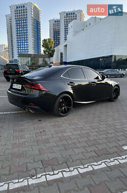 Седан Lexus IS 2019 в 