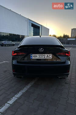 Седан Lexus IS 2019 в 