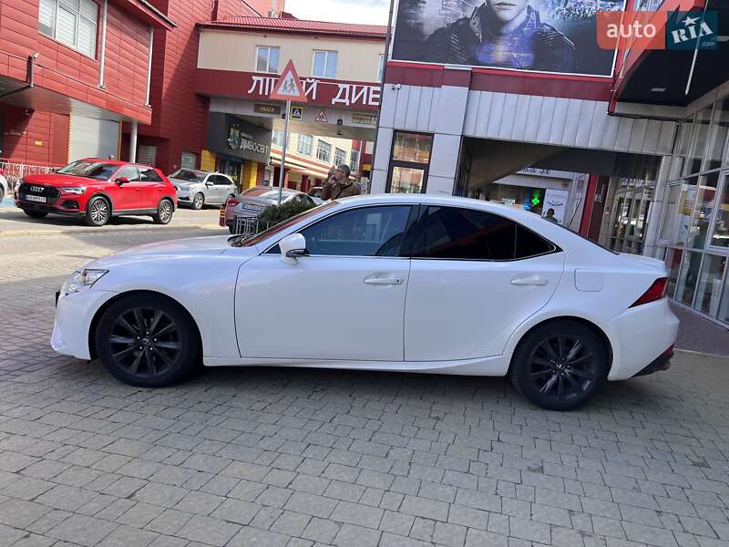Седан Lexus IS 2013 в Львове
